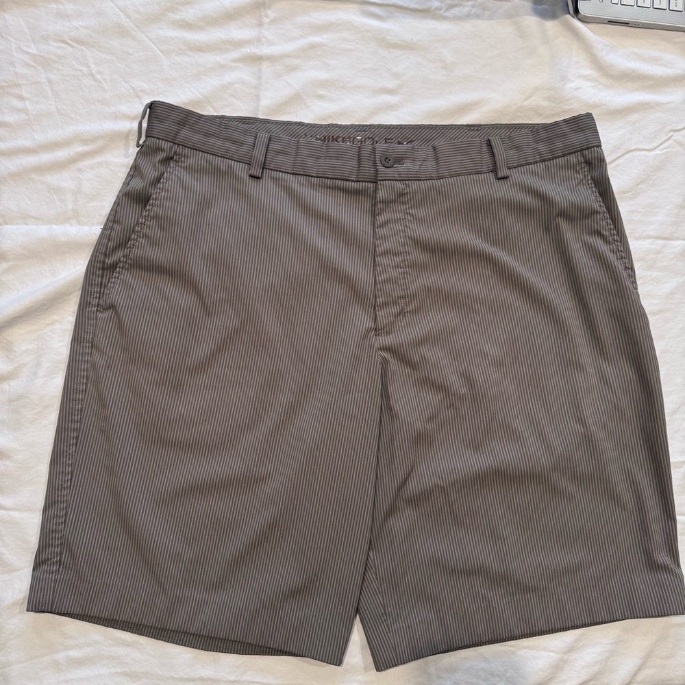 Nike Golf Men's Flat Front Tan Striped Shorts size 38